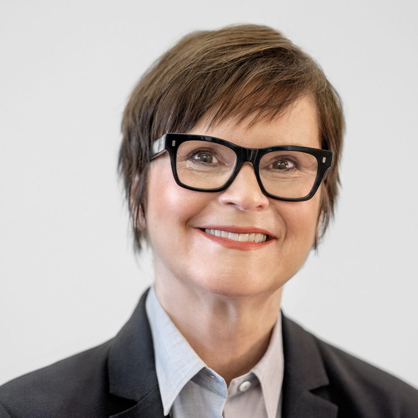 Claudia-Willvonseder_Member-of-the-Executive-Board-Dr.-Oetker_Marketing-FE-Compliance-Global-Data-Management_300dpi-scaled-e1701179616228